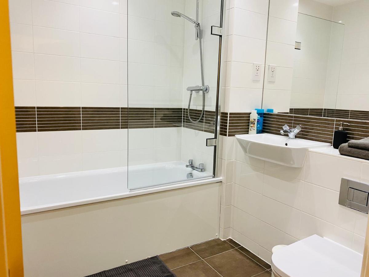 Spacious Two Bedroom Apartment In Balham 런던 외부 사진