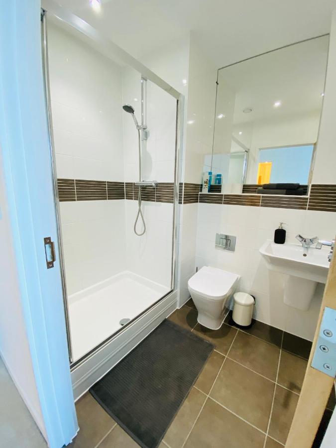 Spacious Two Bedroom Apartment In Balham 런던 외부 사진