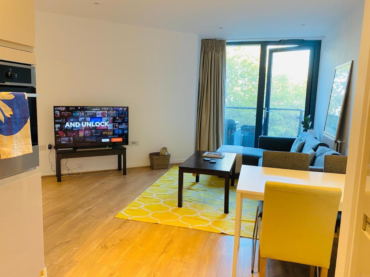 Spacious Two Bedroom Apartment In Balham 런던 외부 사진